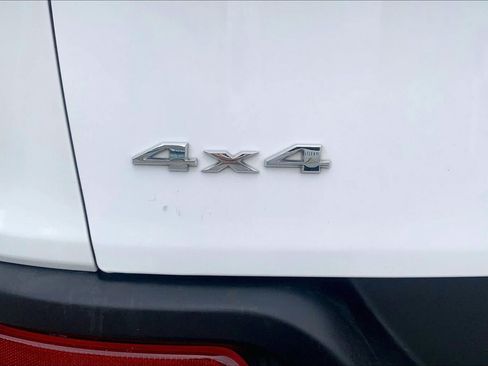 Used 2018 Jeep Cherokee Latitude AWD/4WD image 8
