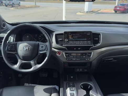Certified 2025 Honda Ridgeline RTL image 17