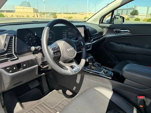 Used 2025 Kia Sportage SX AWD/4WD image 13