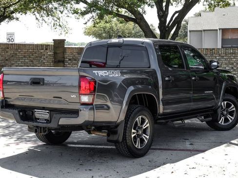 Used 2019 Toyota Tacoma TRD Sport w/ Technology Package image 15