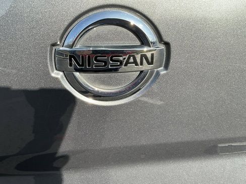 Used 2018 Nissan Titan SV image 6