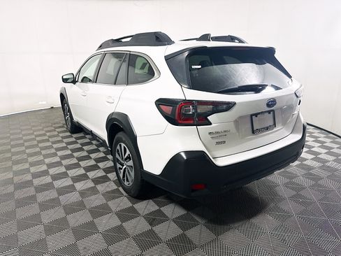 Used 2023 Subaru Outback Premium AWD/4WD image 5