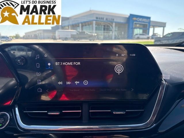 Used 2025 Chevrolet Trax RS w/ Sunroof Package FWD image 9