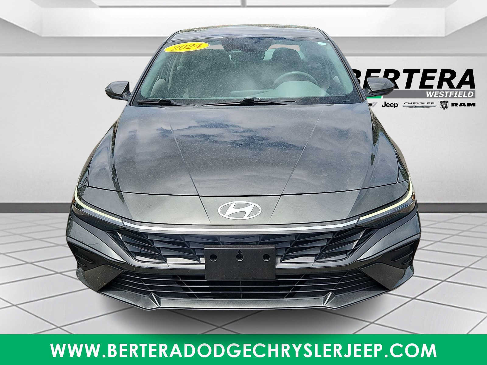 Used 2024 Hyundai Elantra SEL FWD image 2