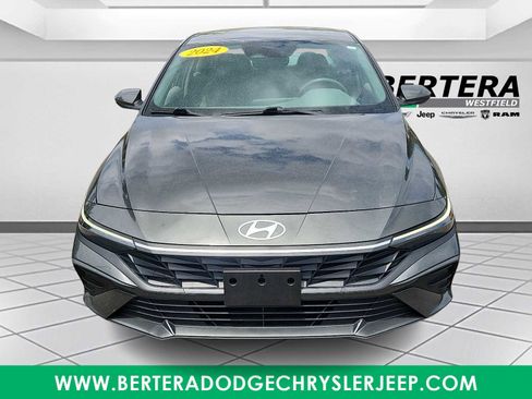 Used 2024 Hyundai Elantra SEL FWD image 2