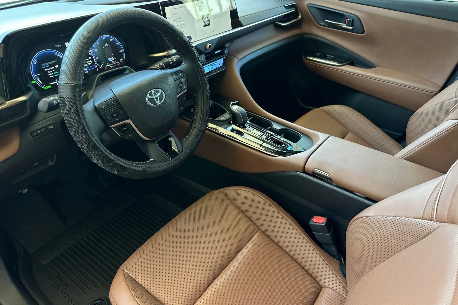 Used 2026 Toyota Crown Signia w/ Advanced Technology Package AWD/4WD image 4