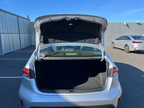 Used 2025 Toyota Corolla LE image 30