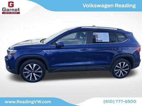 Certified 2023 Volkswagen Taos SE image 2
