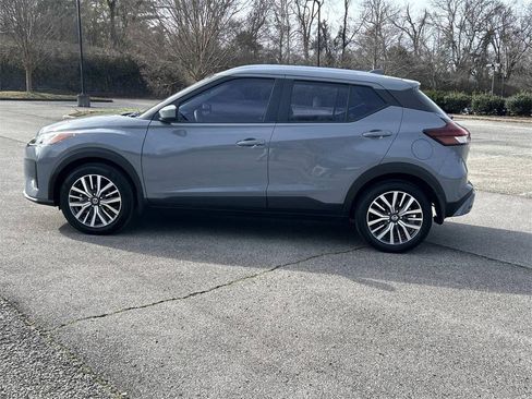 Used 2021 Nissan Kicks SV image 4