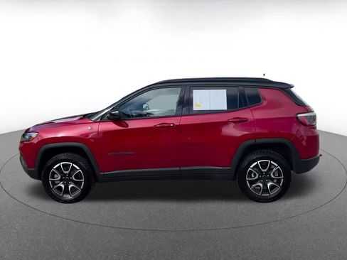 Used 2025 Jeep Compass Trailhawk image 7
