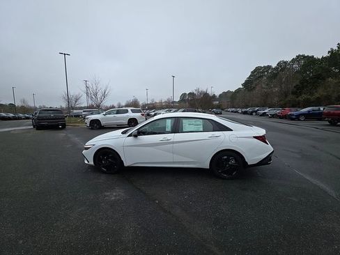 New 2026 Hyundai Elantra Sport FWD image 17