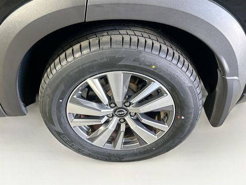 Used 2024 Nissan Pathfinder SL FWD image 11