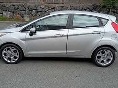 Used 2013 Ford Fiesta Titanium FWD image 5