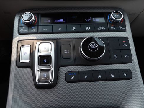 Used 2025 Hyundai Palisade Limited FWD image 16
