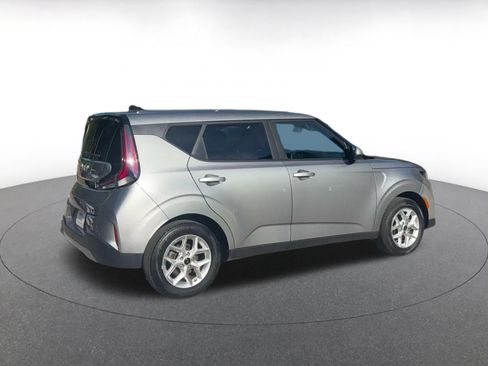 Used 2025 Kia Soul LX w/ LX Technology Package FWD image 13