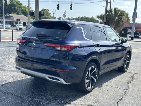 Used 2023 Mitsubishi Outlander SE AWD/4WD image 3