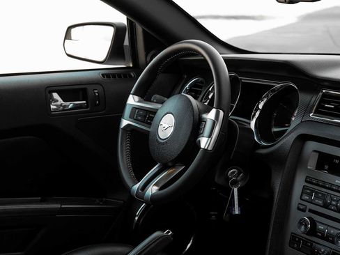 Used 2012 Ford Mustang GT Premium image 16