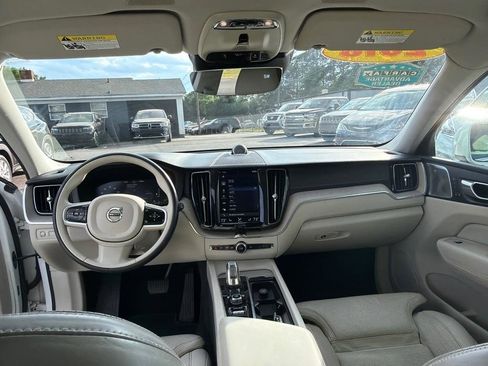 Used 2018 Volvo XC60 T8 Inscription w/ Luxury Seat Package image 18