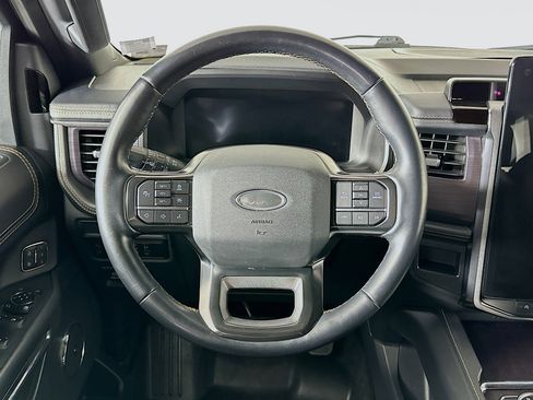 Used 2022 Ford Expedition Platinum image 18