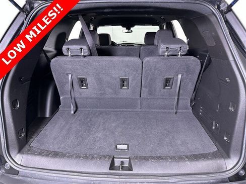 Used 2023 Chevrolet Traverse LT image 27