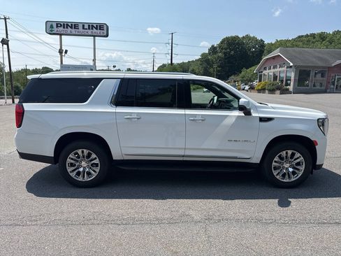 Used 2024 GMC Yukon XL Denali AWD/4WD image 2