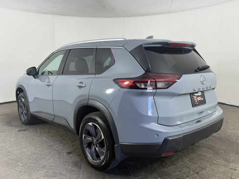 Used 2026 Nissan Rogue SV w/ SV Premium Package FWD image 5