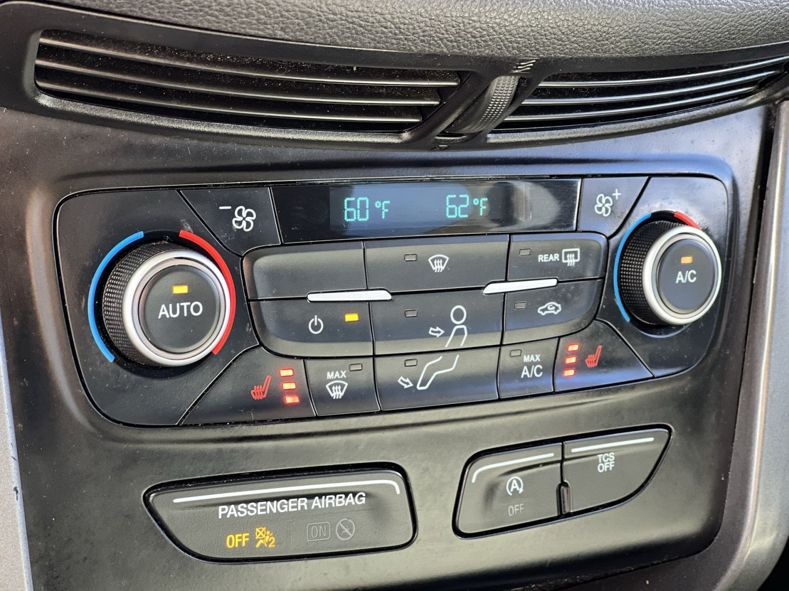Used 2018 Ford Escape SE w/ Ford Safe & Smart Package FWD image 20