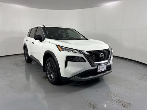 Used 2023 Nissan Rogue S FWD image 3