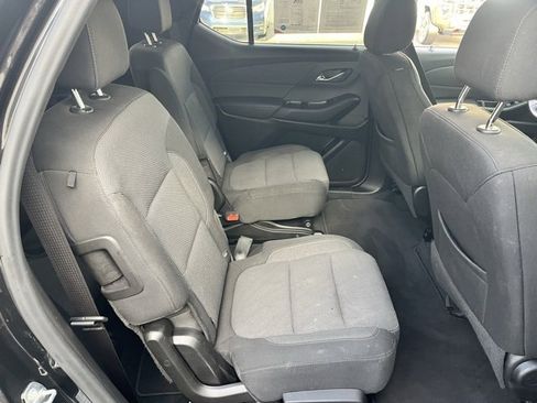 Used 2022 Chevrolet Traverse LT image 17