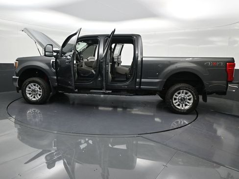 Used 2019 Ford F250 XLT w/ Snow Plow Prep Package image 33