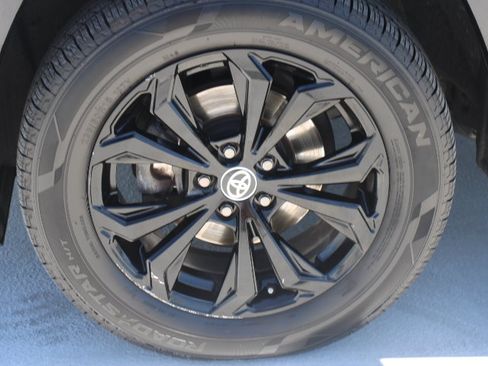 Used 2022 Toyota RAV4 SE w/ Convenience Package AWD/4WD image 9