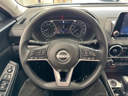 Used 2025 Nissan Sentra SV FWD image 17