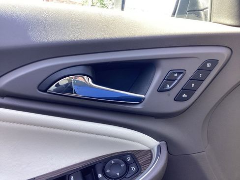 Used 2023 Chevrolet Malibu LT FWD image 39