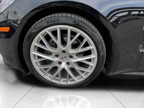 Used 2017 Porsche Panamera image 64
