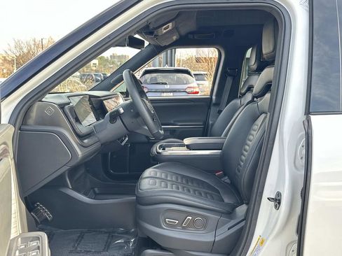 Used 2023 Rivian R1S Launch Edition image 23