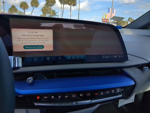 New 2026 Cadillac Optiq Luxury 1 image 23