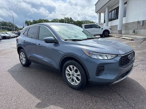 Used 2023 Ford Escape Active w/ Tech Pack #2 AWD/4WD image 1