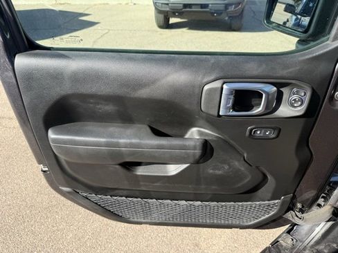 Used 2023 Jeep Wrangler Unlimited Rubicon 4xe image 9