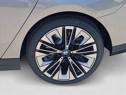 Used 2026 BMW 530i w/ Premium Package RWD image 9