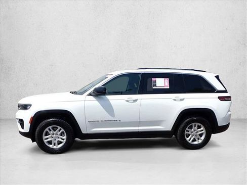Used 2024 Jeep Grand Cherokee Laredo AWD/4WD image 2