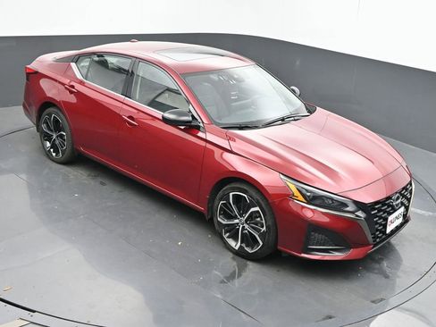 Used 2024 Nissan Altima 2.5 SR w/ SR Premium Package image 39