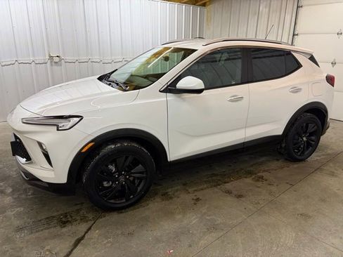 Used 2024 Buick Encore GX Sport Touring image 6