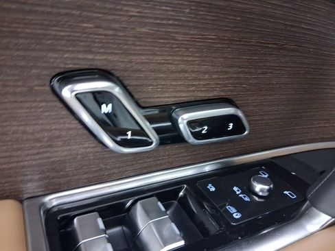 New 2026 Land Rover Range Rover SE image 12