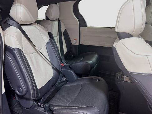 New 2026 Toyota Sienna Platinum image 27