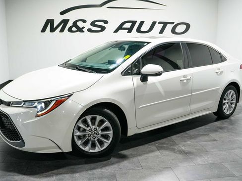 Used 2020 Toyota Corolla XLE FWD image 2