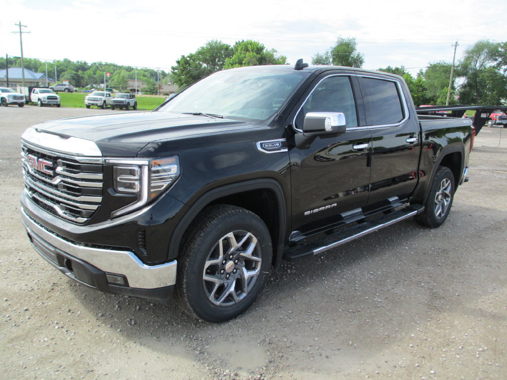 New 2026 GMC Sierra 1500 SLT w/ SLT Premium Package AWD/4WD image 11