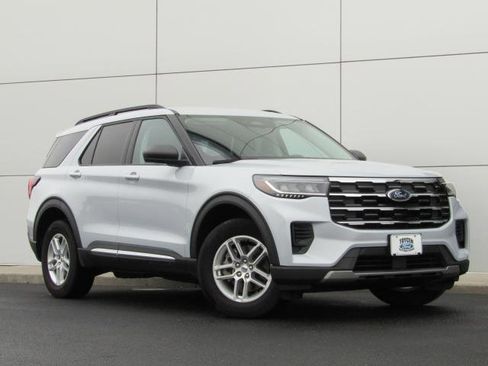 Used 2025 Ford Explorer Active image 1