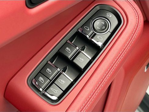 Used 2026 Porsche Macan AWD/4WD image 23