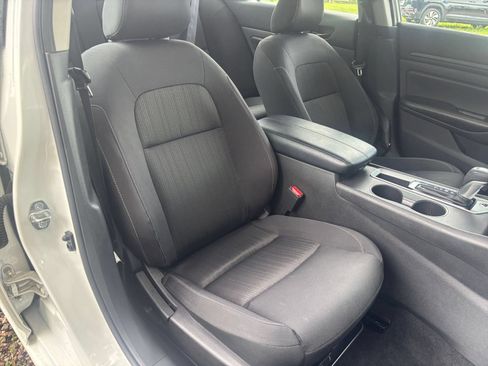 Used 2025 Nissan Altima 2.5 SV FWD image 32