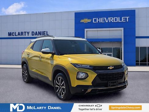 Used 2023 Chevrolet TrailBlazer ACTIV w/ Sun and Liftgate Package FWD image 1